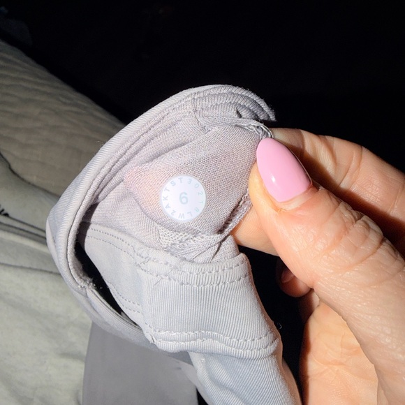 Lululemon Pushing Limits Bra Size 6 - Picture 5 of 5